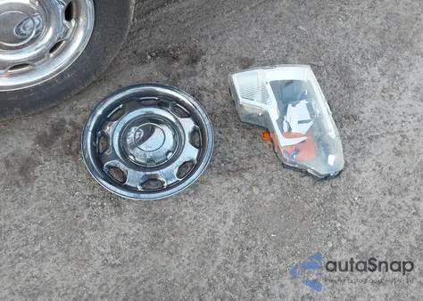 2013 Ford F-150 Xl z USA, uszkodzony, nr VIN 1FTMF1CM9DFC92562